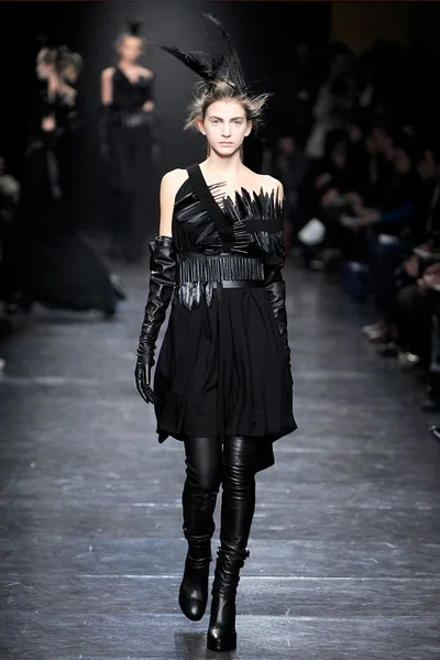 Look 29